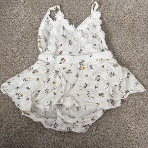 Floral Bubble Romper Baby Embroidered Photo Shoot White Size 0-3 months Ruffle